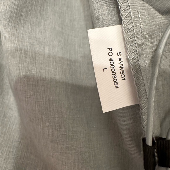 Vuori Women’s Hooded Lightweight Water-Resistant Trainer Jacket - Picture 6 of 6